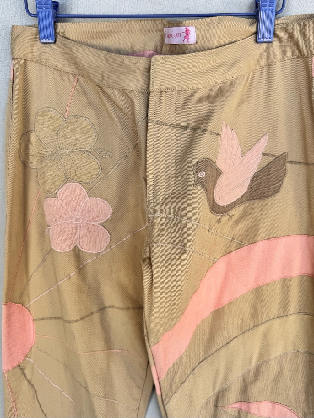 Tamara Catz Beige Pants with Tropical Pink Appliqué - Picture 4 of 8
